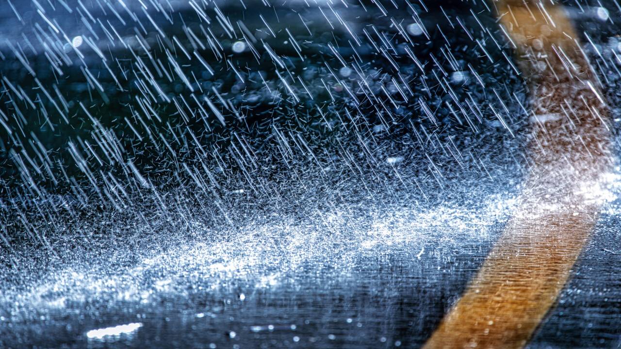 Lähestyy sykloni, joka tuo mukanaan voimakkaita ukkosia ja 48 tuntia kestäviä sateita: kärsineet alueet.