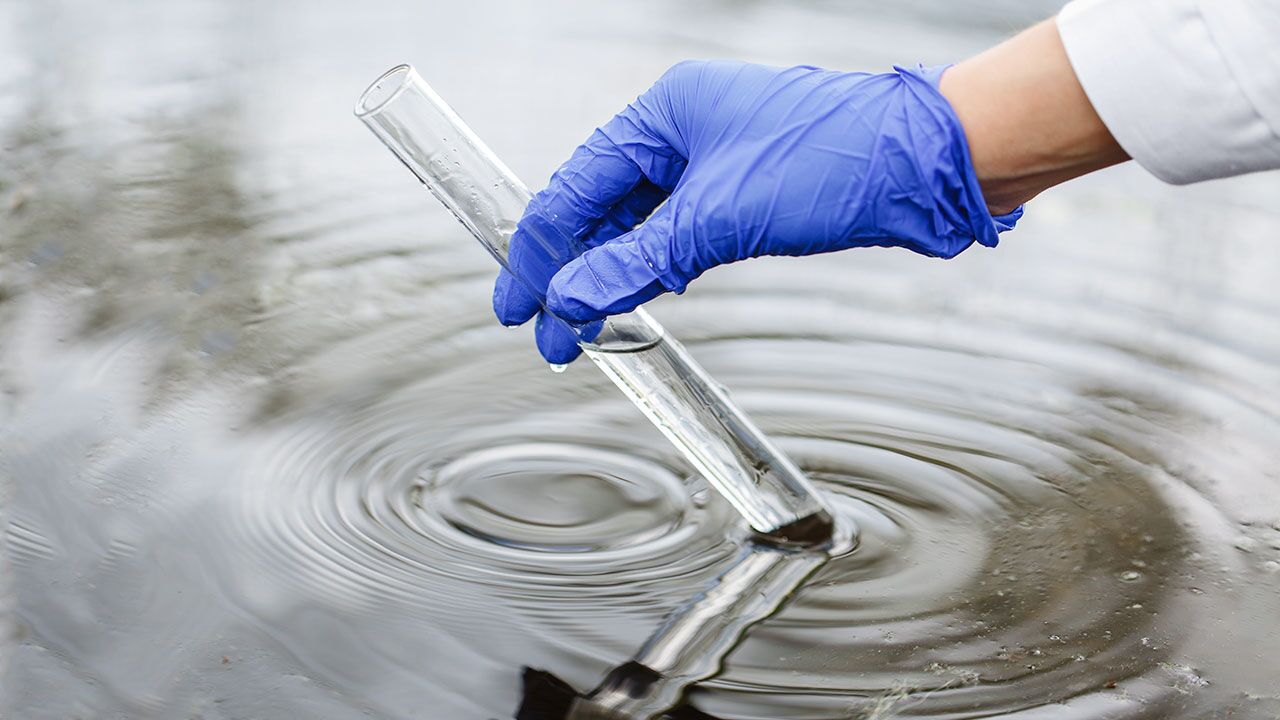 Ovatko tutkijat vihdoin löytäneet todellisen ratkaisun PFAS-yhdisteiden ja muiden epäpuhtauksien poistamiseksi juomavedestä?