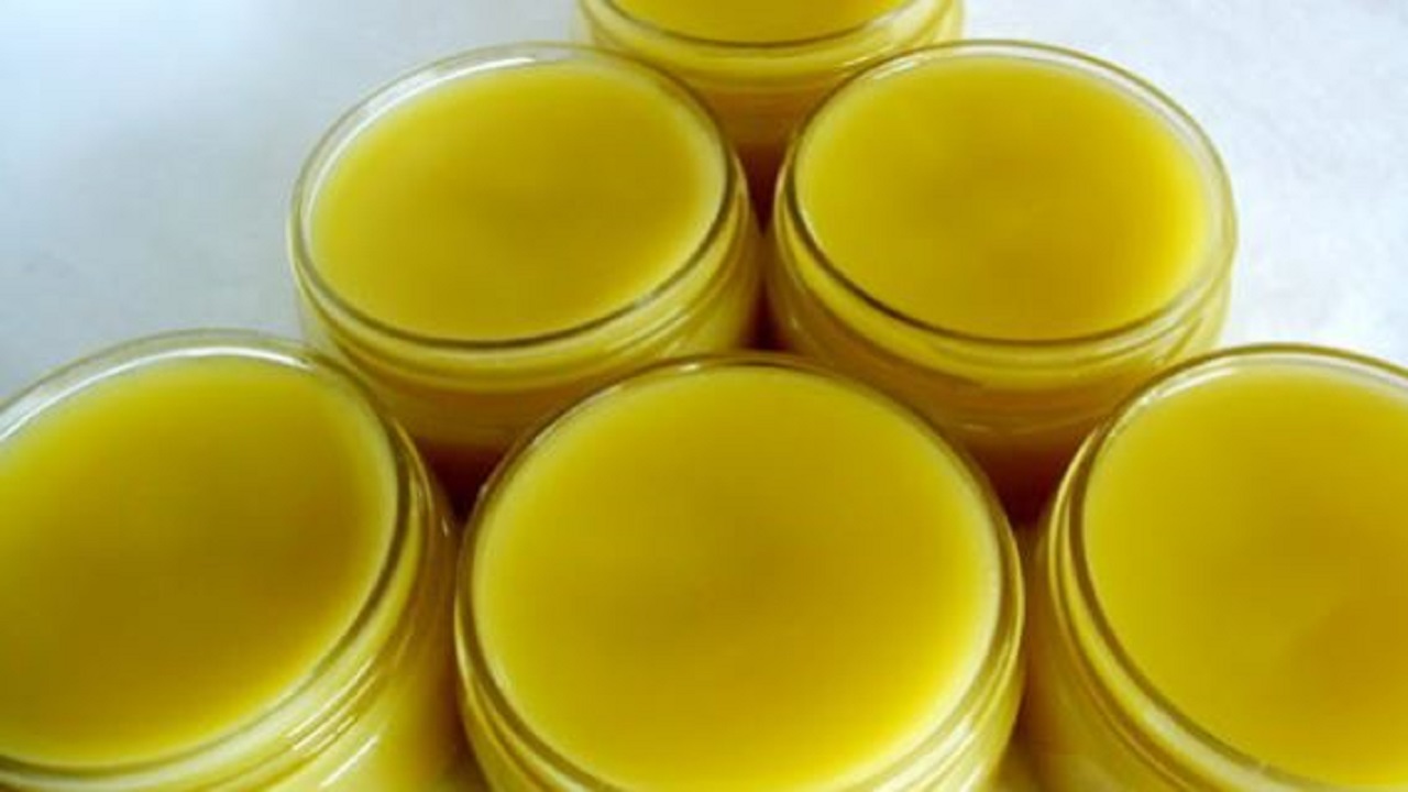 Tämä kultainen voide, joka sisältää beetakaroteenia, on kuin taikaa. Ihoni näyttää siltä, kuin olisin viettänyt viikon lomalla.