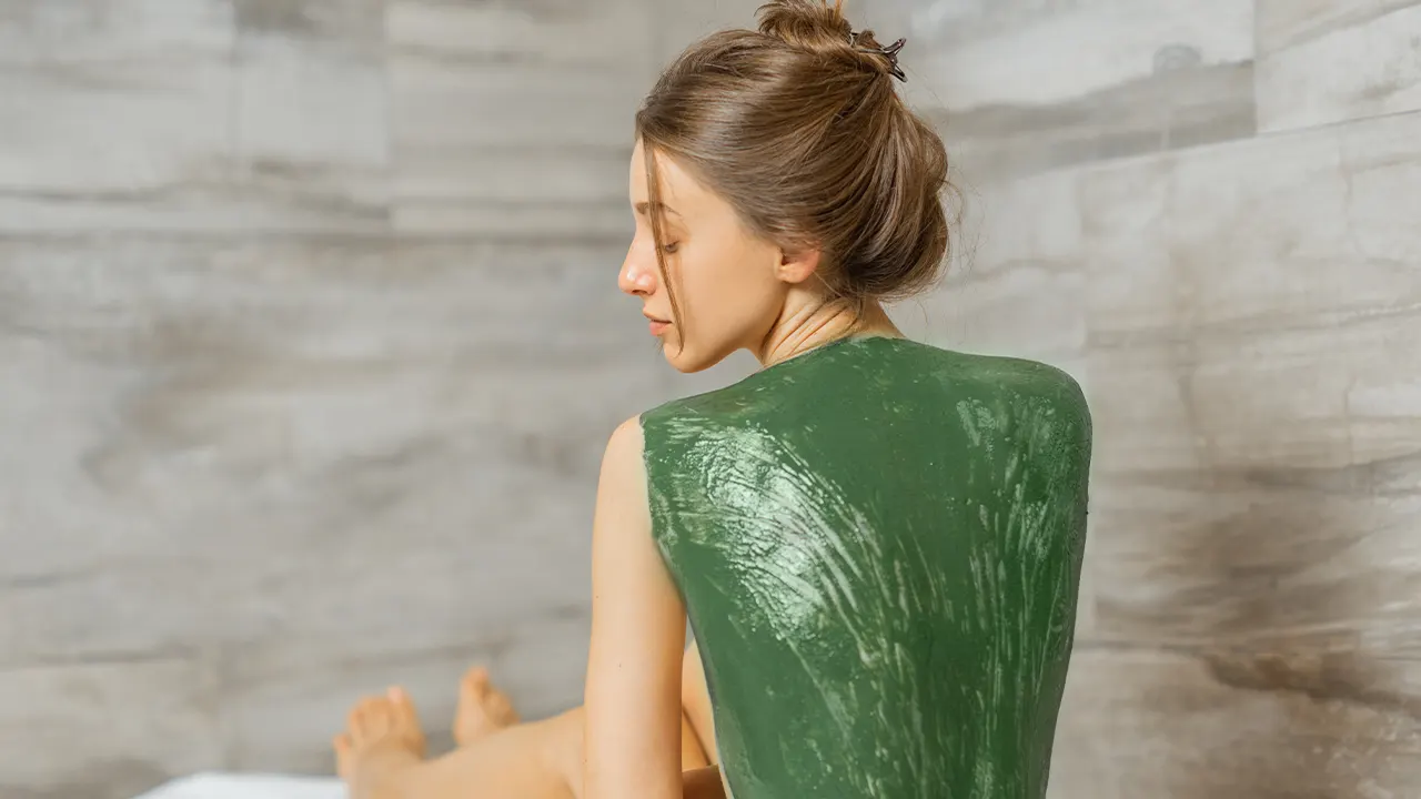 Muta-uute hunajalla: kylpy, joka kiinteyttää ihoa kuin spa-hoito. Vähentää selluliittia.