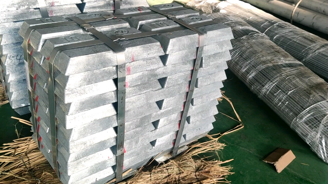 Tämän maan tuomioistuin tuomitsi 27 henkilöä vankeuteen antimontin salakuljetuksesta.