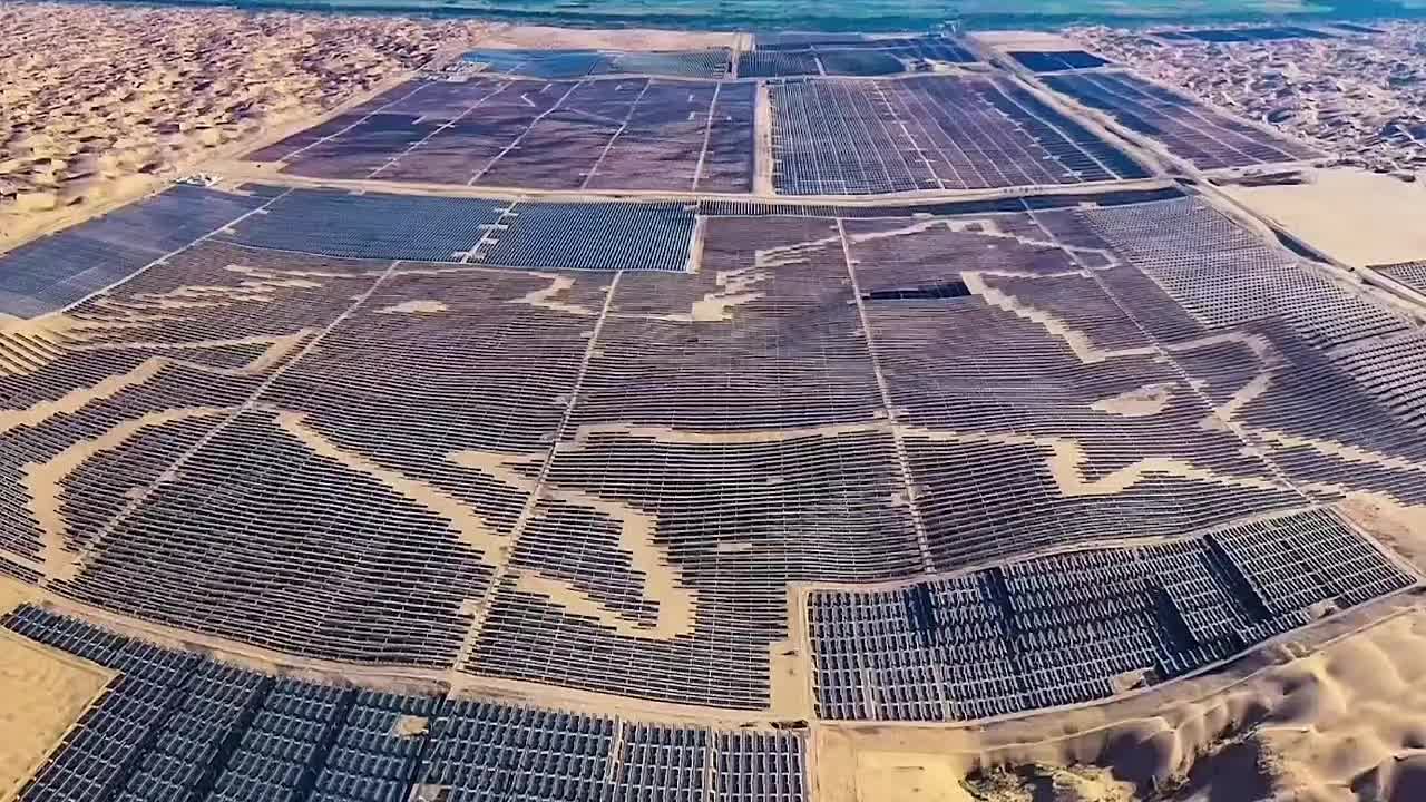 Kiinassa aurinkovoimala ”herätti” aavikon