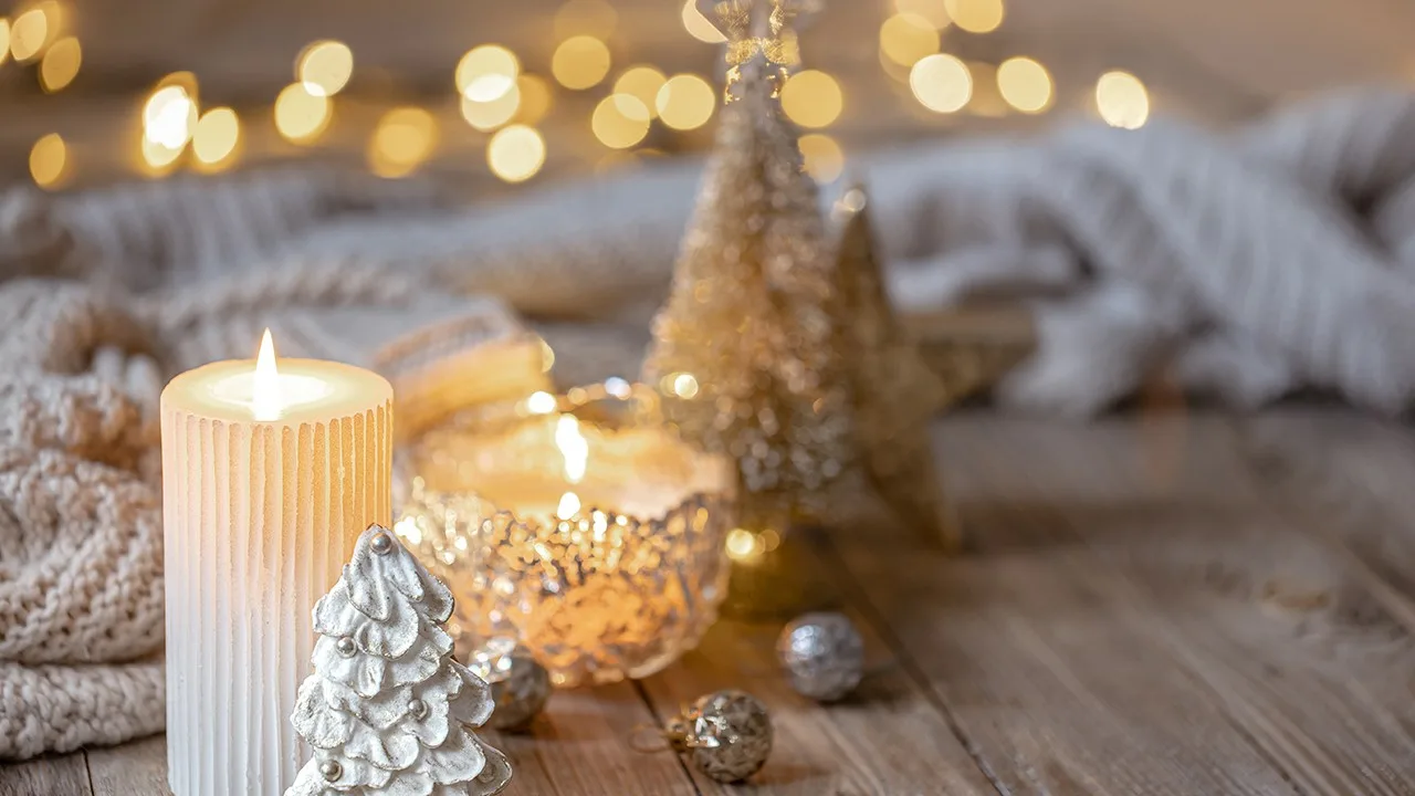 Ei punaista eikä vihreää joulun ovella: tämä on väri, joka on muodissa vuonna 2025.