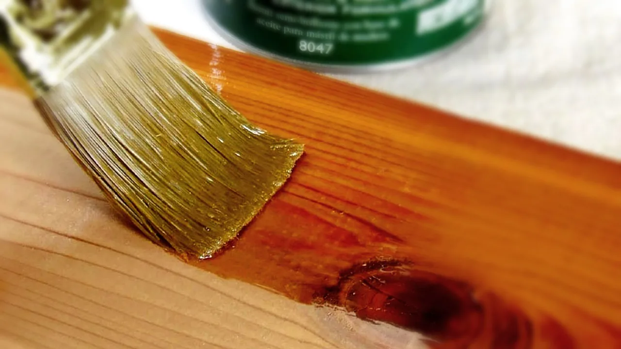 Kuinka valmistaa kotitekoista lakkaa askarteluun: helppoa ja edullista.