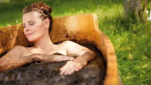 Muta-uute hunajalla: kylpy, joka kiinteyttää ihoa kuin spa-hoito. Vähentää selluliittia.