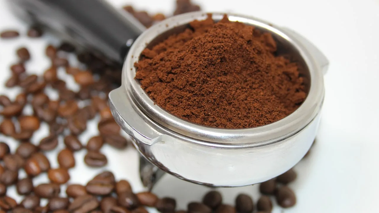 Käytön jälkeen kahvi muuttuu tulevaisuuden suodattimeksi ja puhdistaa veden lähes kokonaan raskasmetalleista.