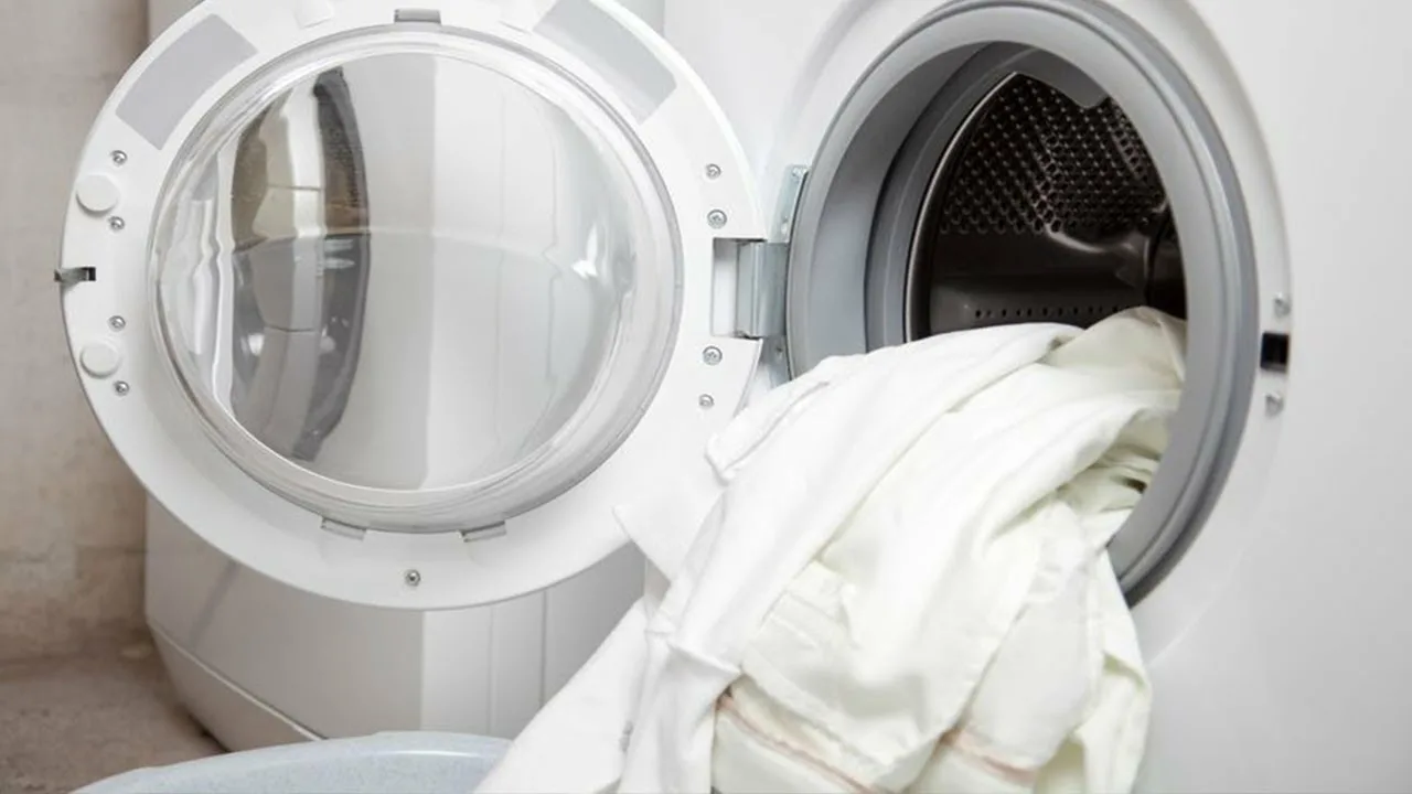 Pesukoneen oven jättäminen auki jokaisen pesun jälkeen on virhe, jonka monet tekevät tietämättään.