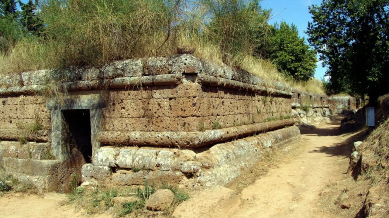 Arkeologien historiallinen saavutus: kartan laatiminen muinaisen etruskikaupungin salaisesta tunneliverkostosta, joka kilpaili Rooman kanssa.
