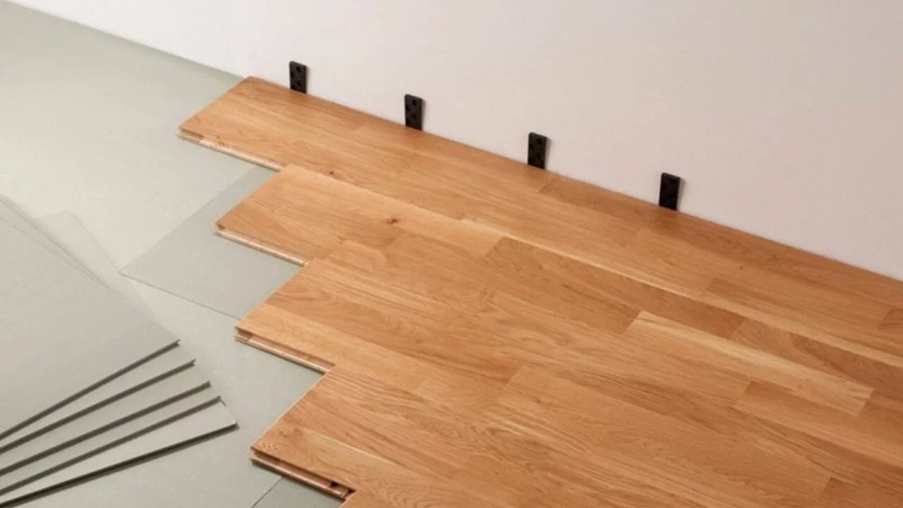 Paneelien asennuksessa tehty virhe voi pilata koko lattian. Useimmat ihmiset tekevät tämän virheen jo ensimmäisenä päivänä.