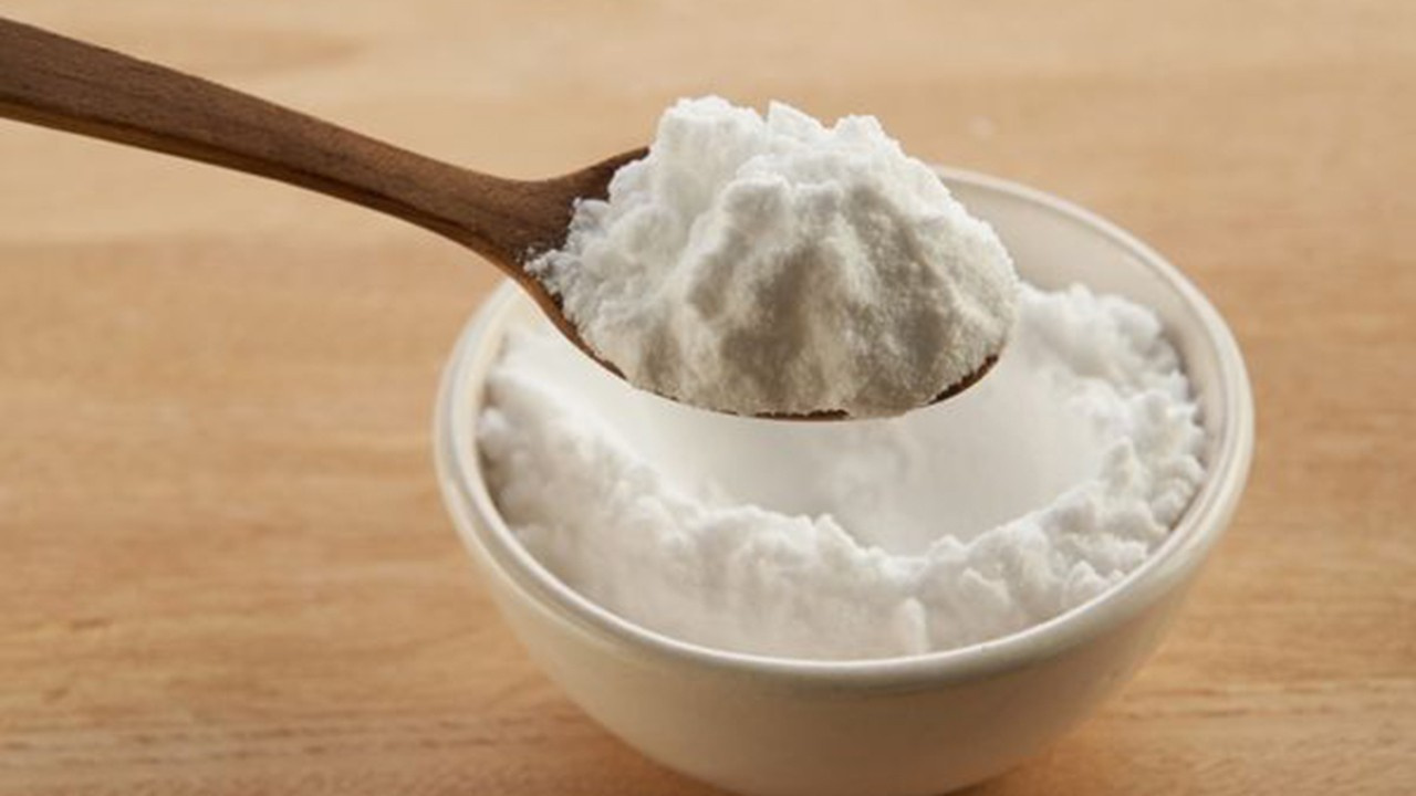 Ruokasoodan ja sokerin sekoittaminen: mihin sitä tarvitaan ja miksi sitä suositellaan.