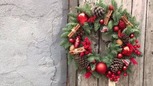 Ei punaista eikä vihreää joulun ovella: väri, joka on trendikäs vuonna 2025.