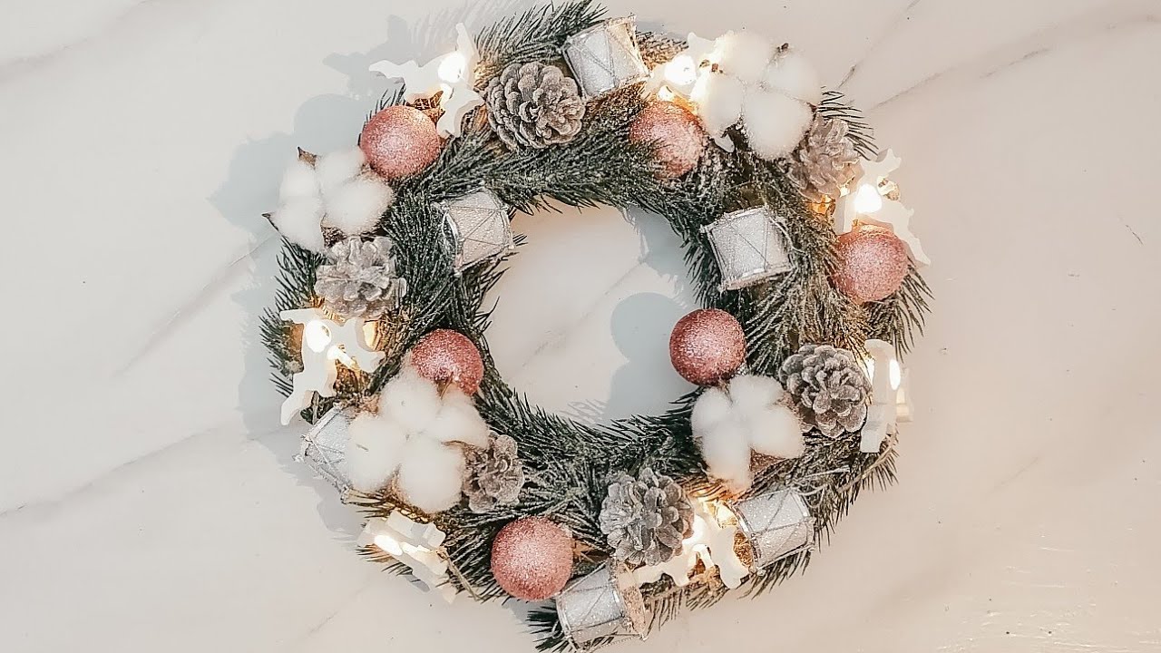 Ei punaista eikä vihreää joulun ovella: väri, joka on trendikäs vuonna 2025.