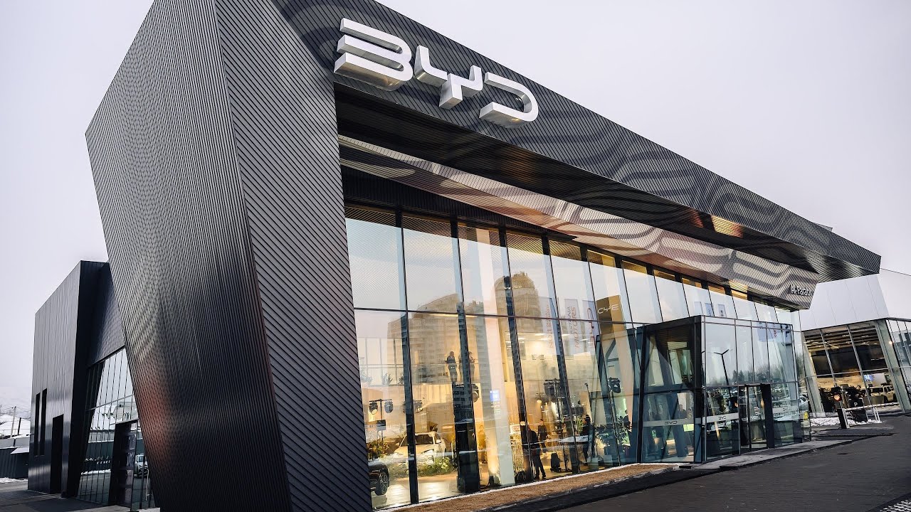BYD on avannut jälleenmyyntikeskuksen tässä maassa yhteistyössä Dietrich Group -yritysryhmän kanssa.