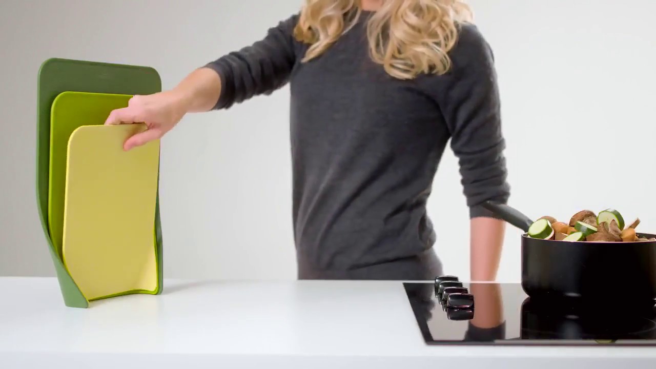 Kuinka puhdistaa muovinen leikkuulauta, jotta se olisi puhdas ja tahraton.