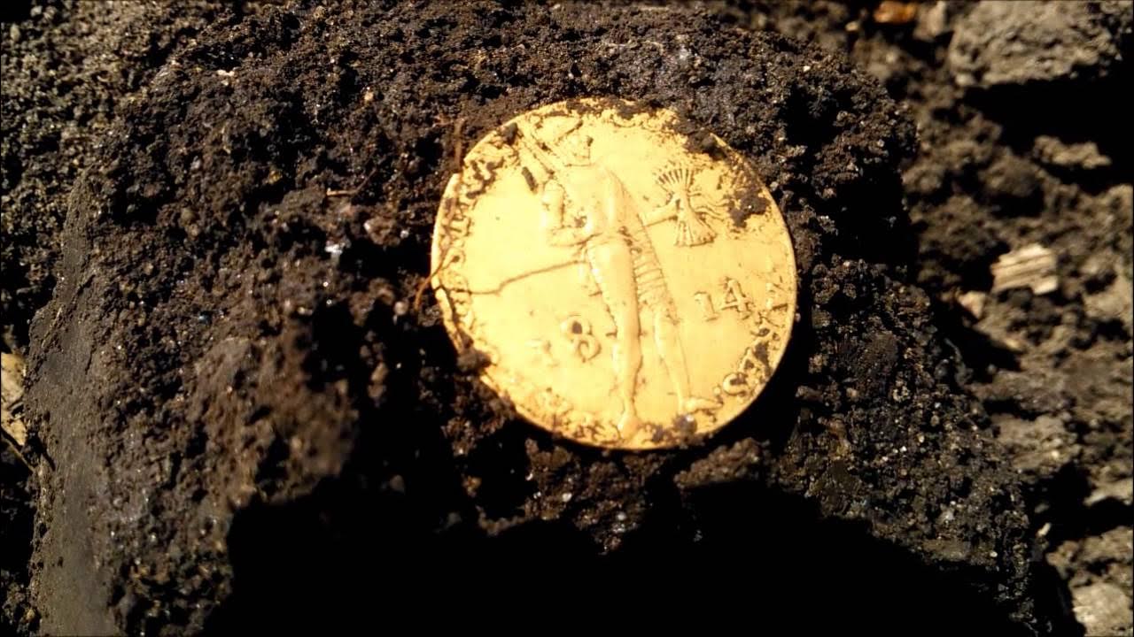 Vuosisadan löytö | Kolikot ja kultapalat löydettiin yhden maan omistamalta pellolta.