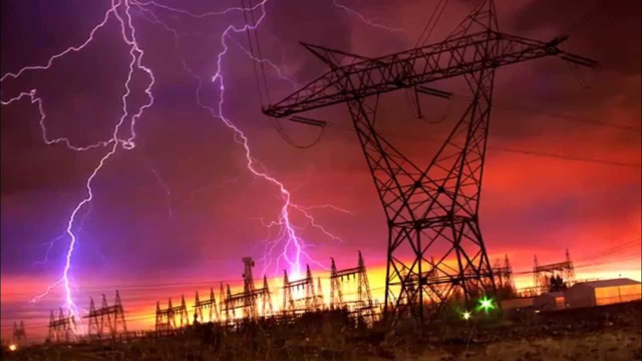 Ei lamppuja, ei mikroaaltouuneja: nämä laitteet on irrotettava kotitalouden sähköverkosta ukkosen aikana.