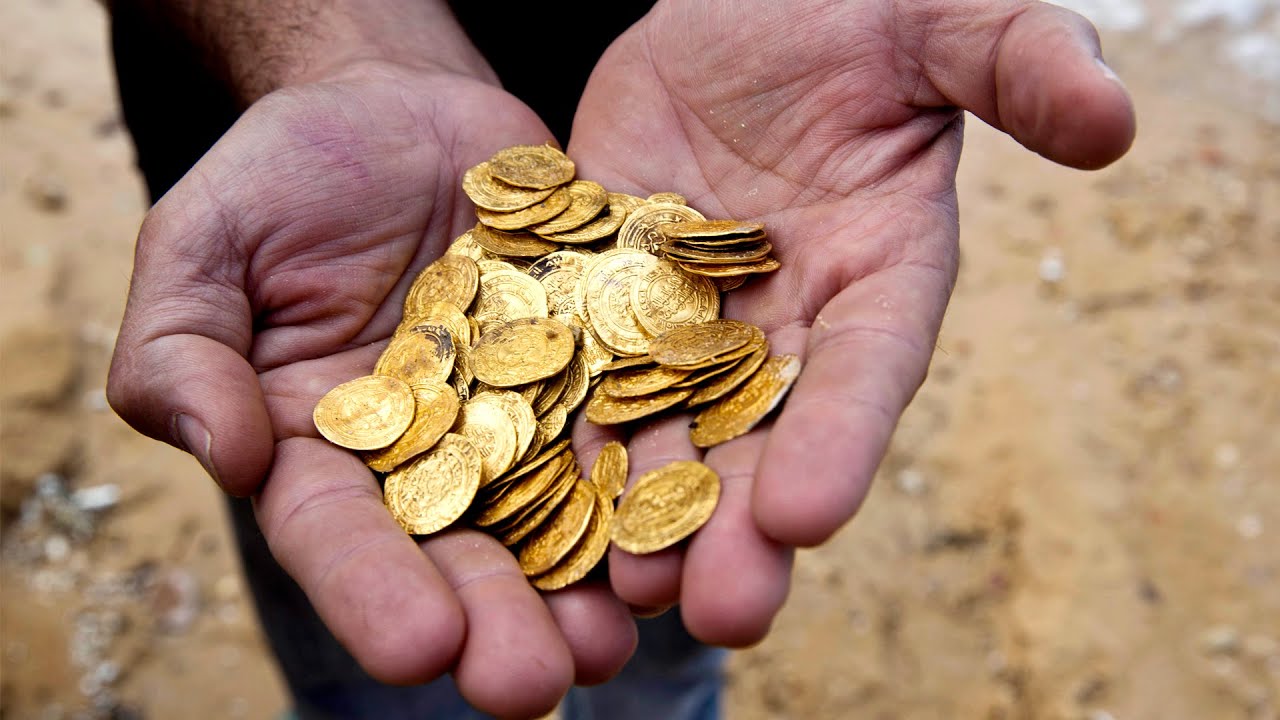 Vuosisadan löytö | Kolikot ja kultapalat löydettiin yhden maan omistamalta pellolta.