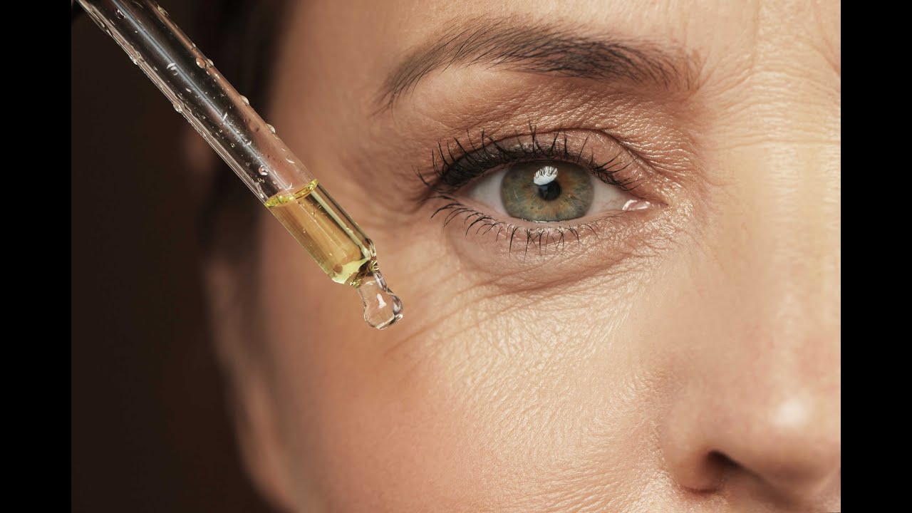 Tämä seerumi on kuin ylellinen eliksiiri – se vähentää ryppyjä, vaalentaa pigmenttipaikkoja ja nuorentaa ihoa.