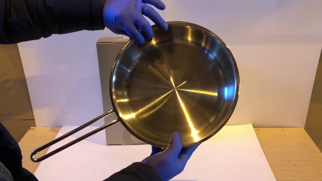 Elintarviketeollisuuden teknologia-asiantuntija: ”Jos haluaisin ostaa paistinpannun, paras valinta olisi ruostumattomasta teräksestä valmistettu paistinpannu, koska tämä materiaali ei siirrä myrkyllisiä aineita ruokaan.”