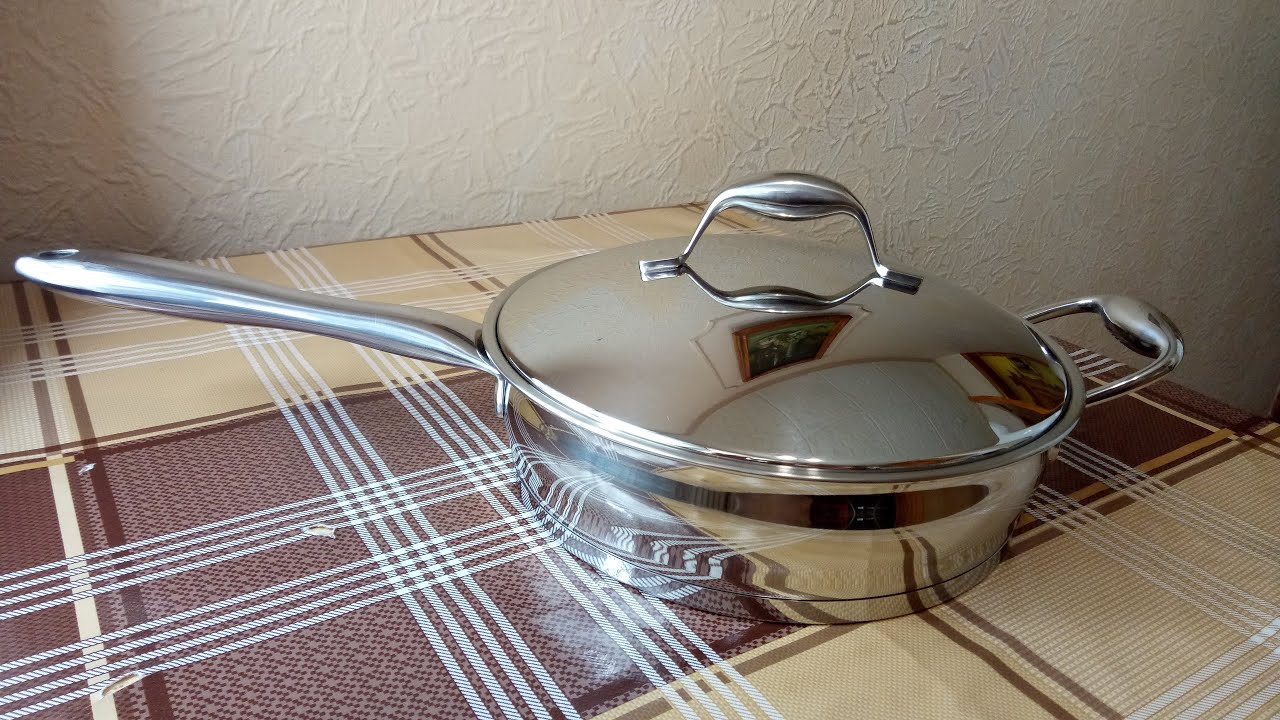 Elintarviketeollisuuden teknologia-asiantuntija: ”Jos haluaisin ostaa paistinpannun, paras valinta olisi ruostumattomasta teräksestä valmistettu paistinpannu, koska tämä materiaali ei siirrä myrkyllisiä aineita ruokaan.”