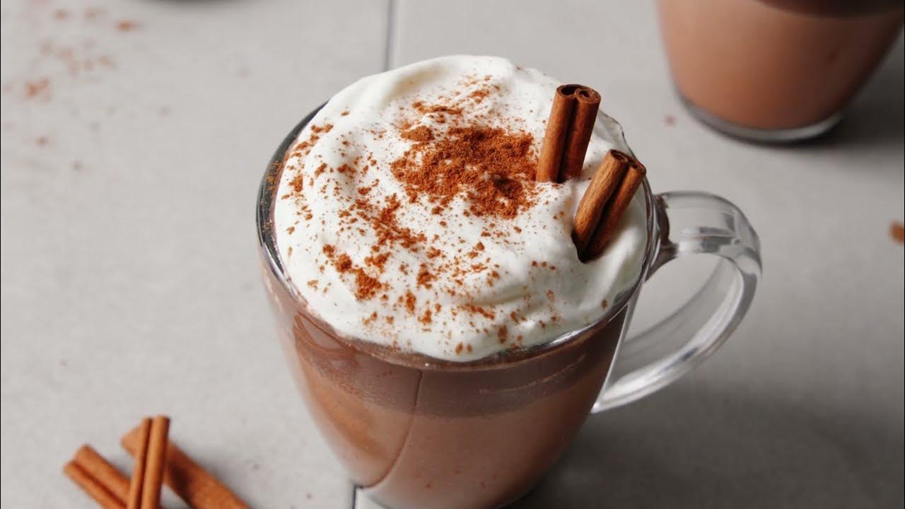 Kuuma kaakao maistuu paremmalta kuin kahvilassa: 3 helppoa reseptiä kotona valmistamista varten.