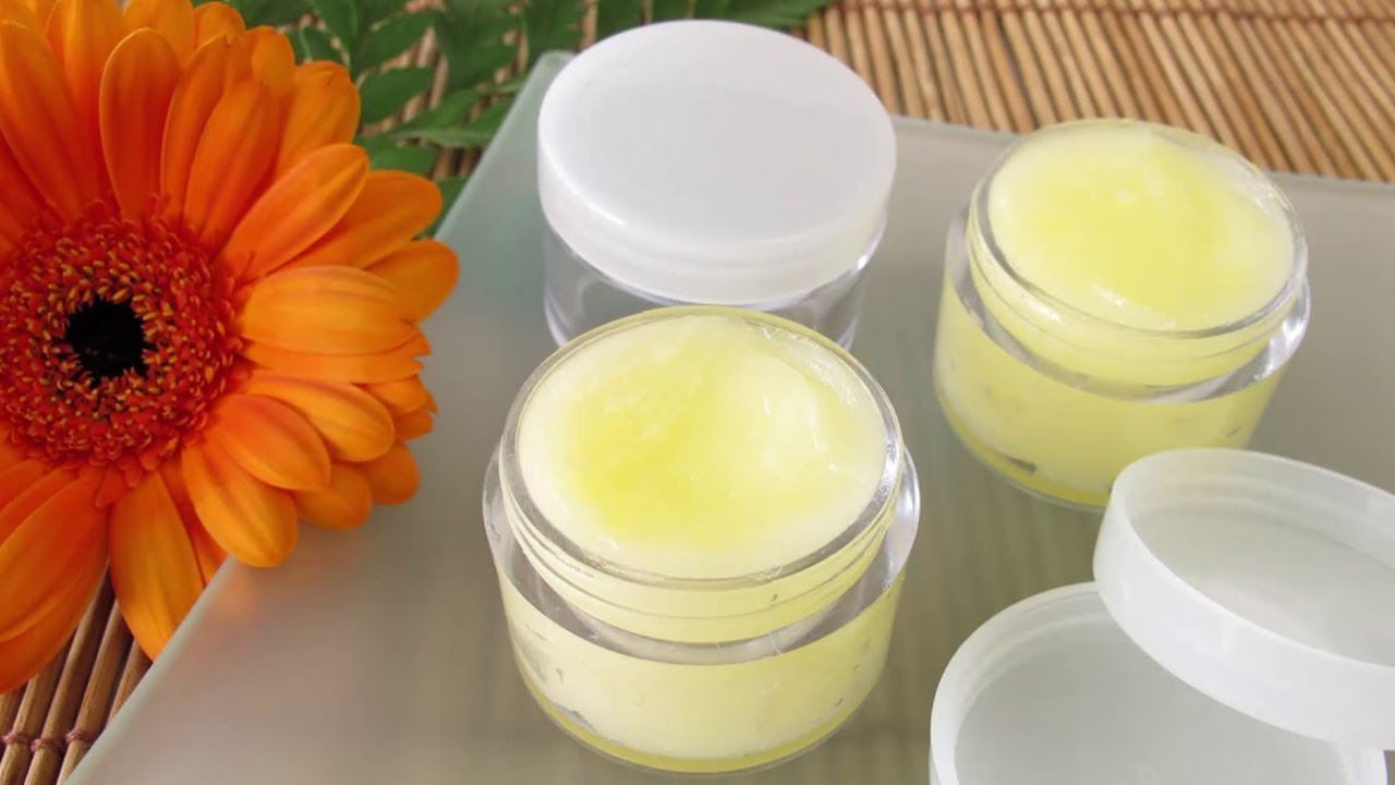 Tämä kultainen voide, joka sisältää beetakaroteenia, on kuin taikaa. Ihoni näyttää siltä, kuin olisin viettänyt viikon lomalla.