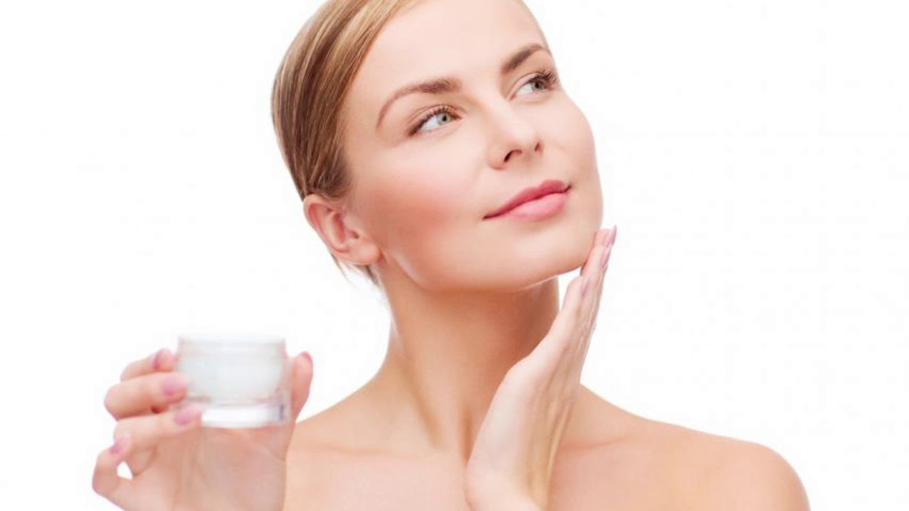 Tämä voide toimii suodattimena. Se mattapintaistaa ja peittää puutteet hetkessä! Se on nyt myynnissä korkeaan hintaan.