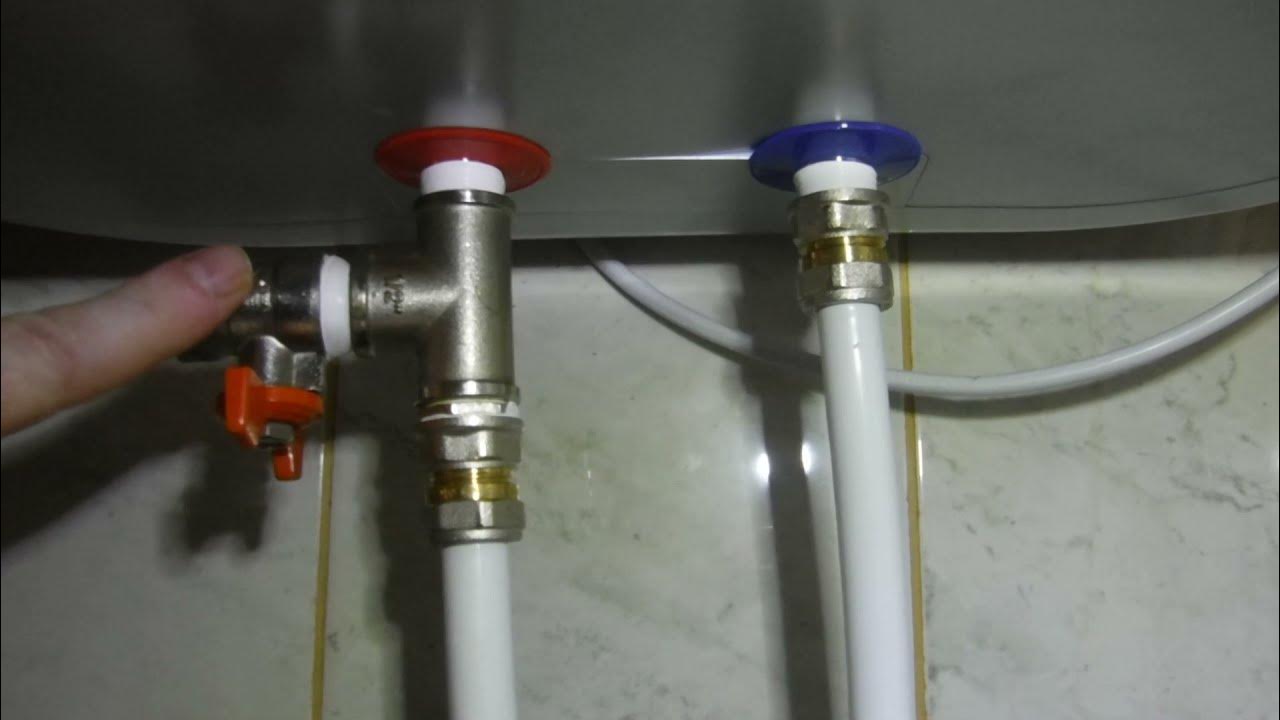 Kuinka usein, putkimiehen mielestä, vedenlämmittimen vesi tulisi tyhjentää?