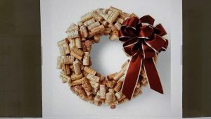 Jos olet säästänyt viinipullon korkkeja, älä heitä niitä pois: 3 ideaa kodin koristeluun uudenvuoden 2026 juhliin