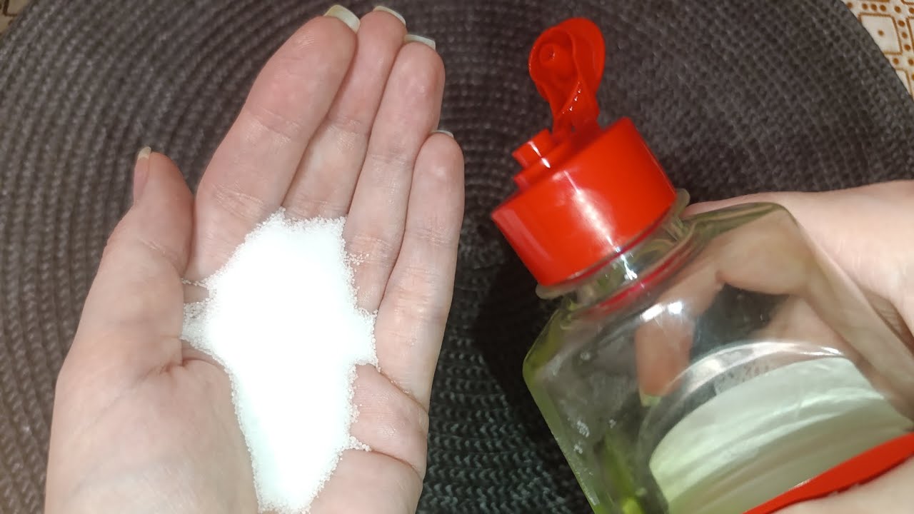 Vähän tunnettu kotitekoinen temppu: sekoita suolaa ja liimaa kattiloiden ja paistinpannujen puhdistamiseen.