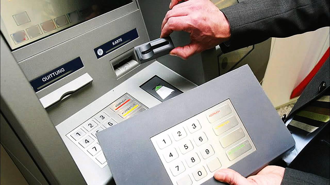 Pankit ja jakelijat: tarvittavat tarkistukset ennen kortin asettamista kortinlukijaan petosten estämiseksi.