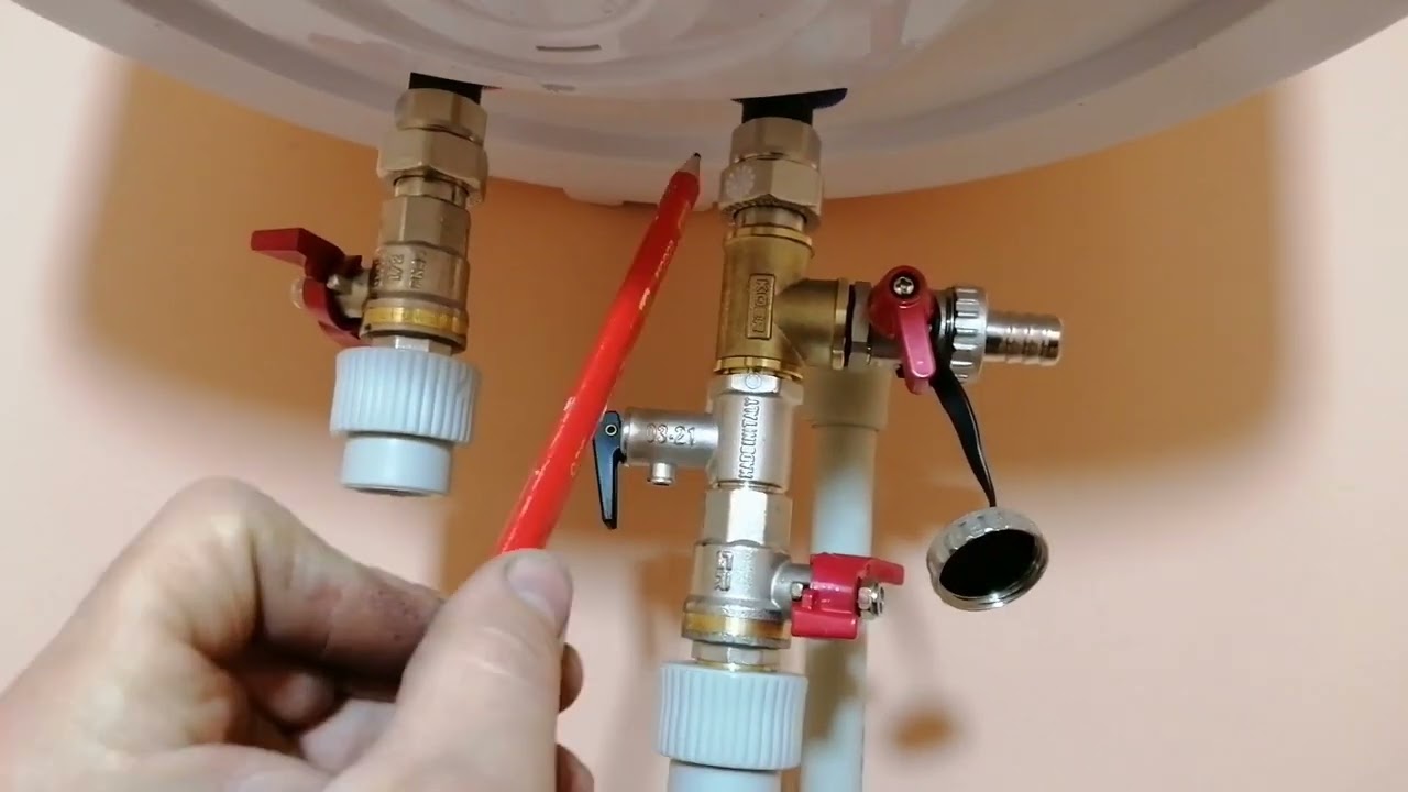 Kuinka usein, putkimiehen mielestä, vedenlämmittimen vesi tulisi tyhjentää?