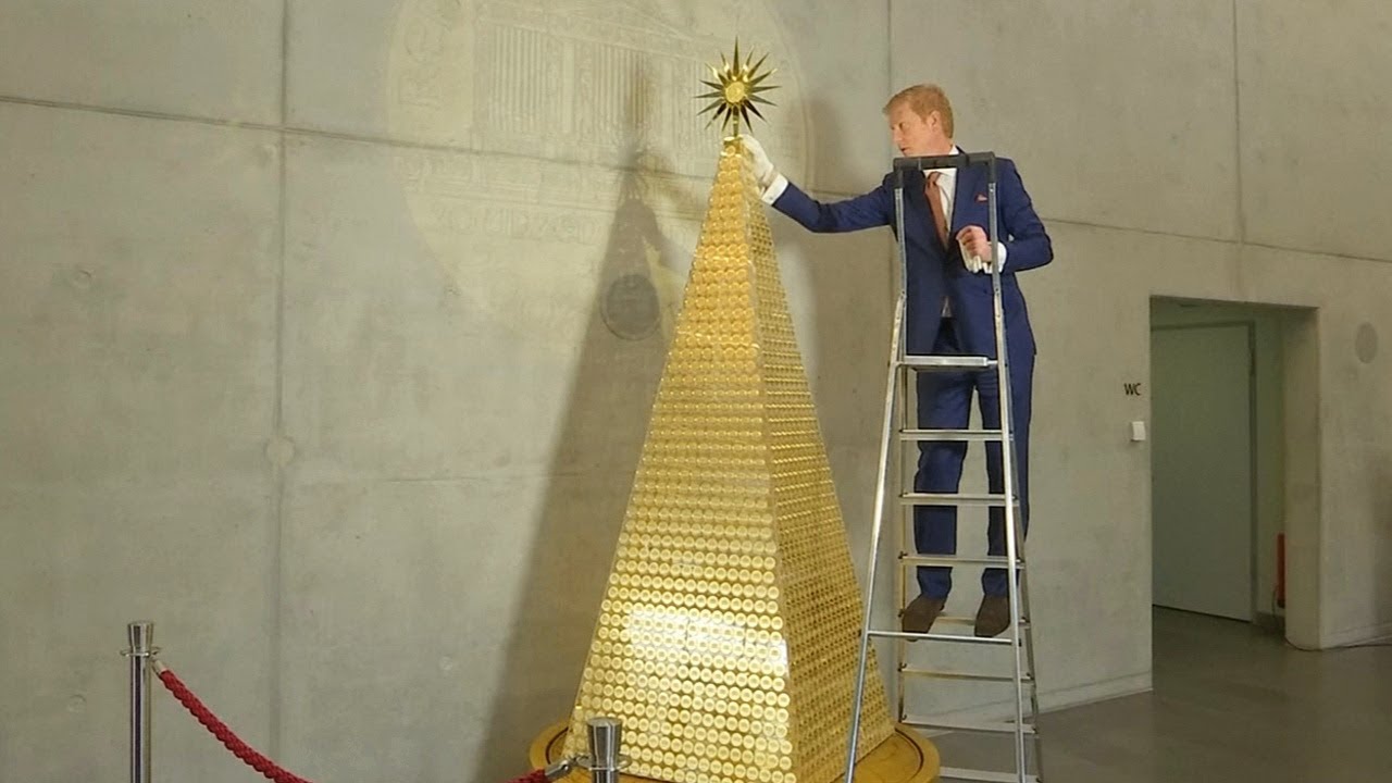 Vuoden 2018 kolikot, 3 metrin korkeus ja puhdasta kultaa oleva ”tähti”: hämmästyttävä tarina maailman kalleimmasta joulukuusesta.