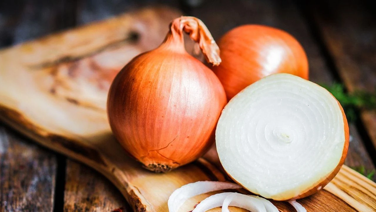 Miksi grillin tulee hieroa sipulilla ja miksi se on suositeltavaa?